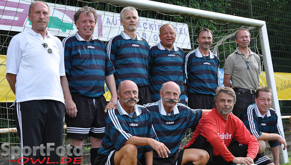 Titelverteidiger: Die Ã?50-Auswahl der Spvg. Hiddenhausen, hier nach dem Sieg bei der Kreismeisterschaft 2011, mÃ¶chte ihren Titel am Samstag verteidigen. 